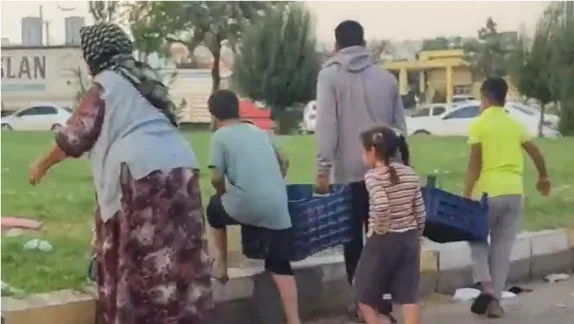 Çocuklarıyla Çöpten Sebze Topladılar! Şanlıurfa’da Yoksulluk Gündemde