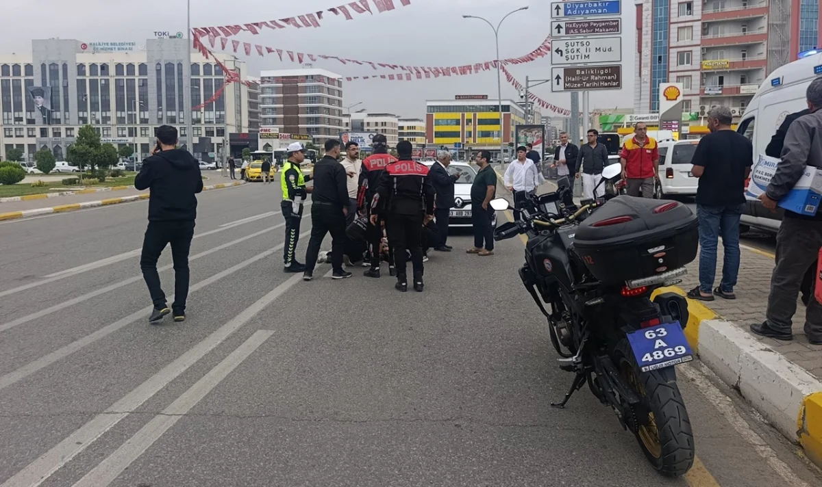 Urfa’da Valilik Kavşağı’nda 16 Yaşındakika Çocuğa Araç Çarptı!