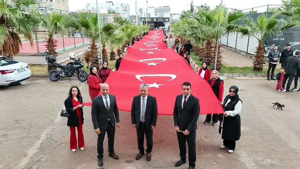 Şanlıurfa’da 100 Metrelik Bayrak Çalışması Takdir Topladı